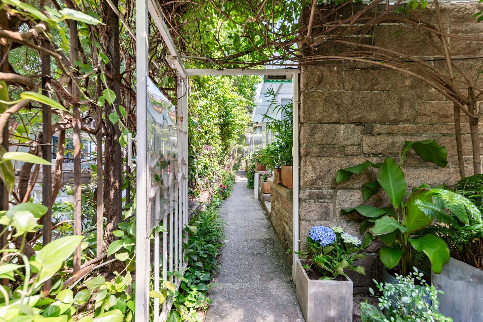 Shenzhen No'6 Garden Villa --French Window With Garden View,Close To Sea World &Shekou Ferry Port &K11 Ecoast &Subway Nearby ,Offer Western Food And Coffee &English Speaking With Tour Services Екстер'єр фото