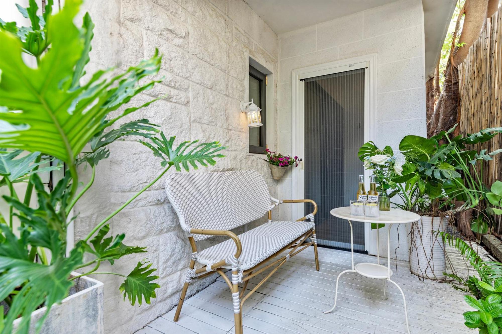 Shenzhen No'6 Garden Villa --French Window With Garden View,Close To Sea World &Shekou Ferry Port &K11 Ecoast &Subway Nearby ,Offer Western Food And Coffee &English Speaking With Tour Services Екстер'єр фото